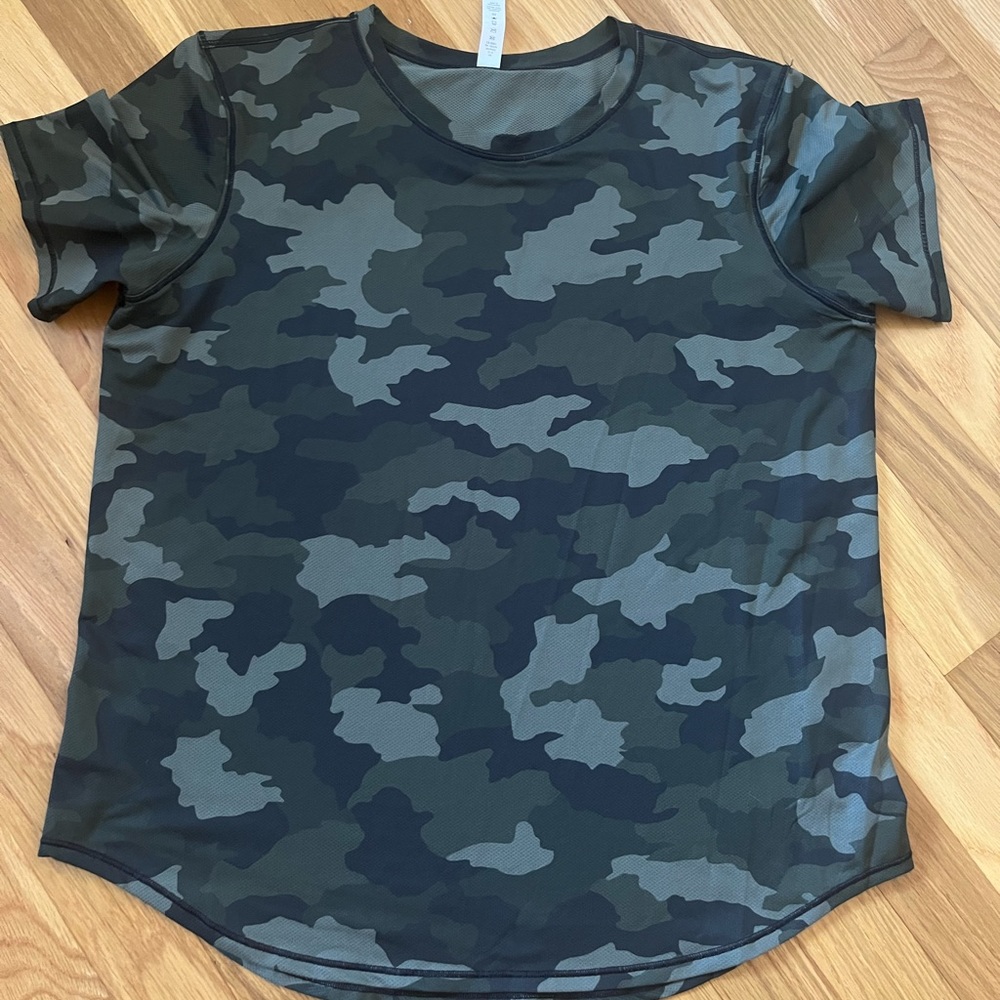 Lululemon women’s tee